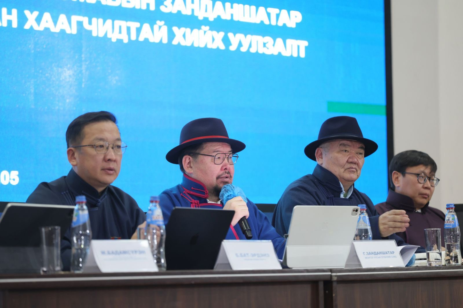 Хөвсгөл аймгийн сургууль, цэцэрлэг, эрүүл мэндийн байгууллагуудын төсвийн талаар иргэдэд танилцууллаа